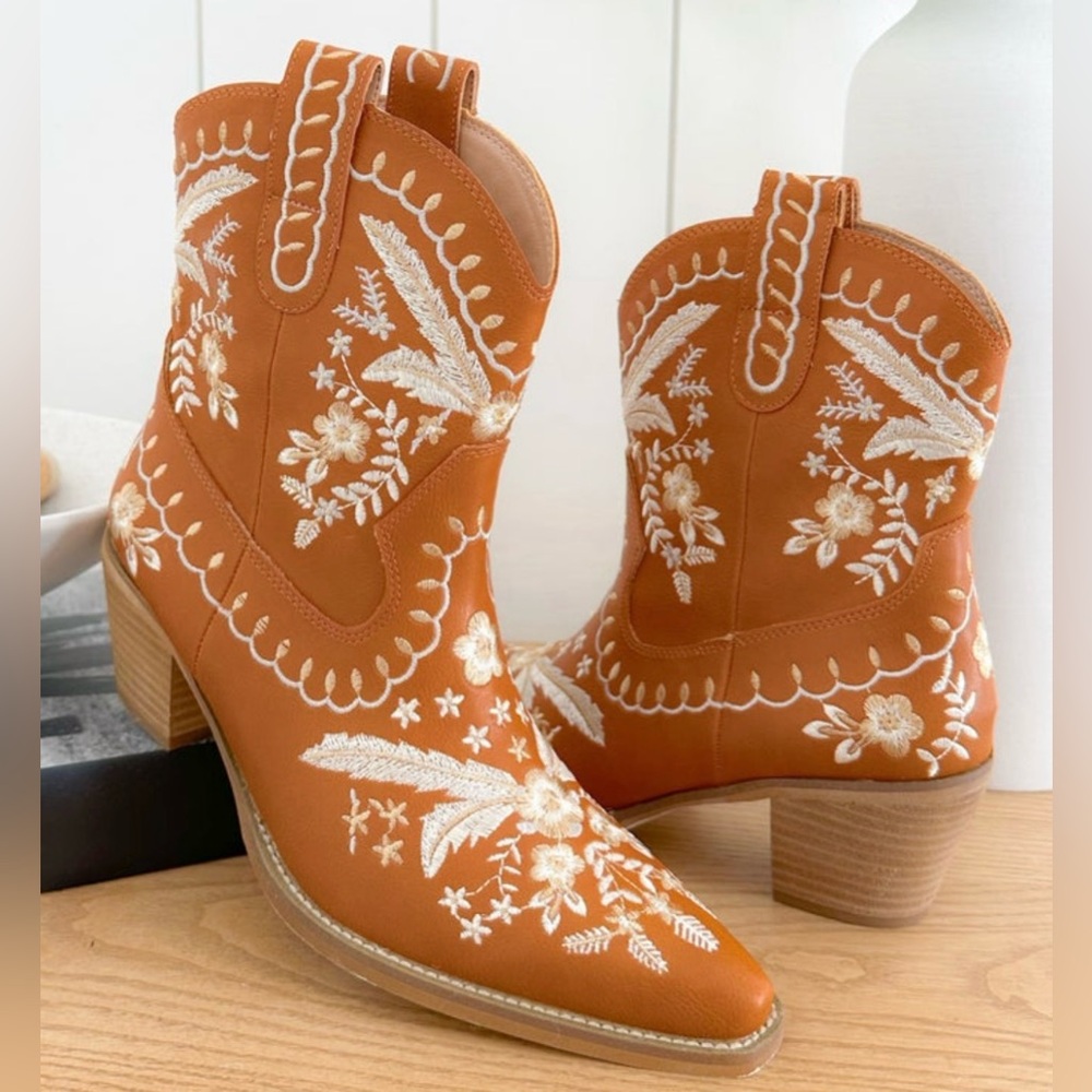 Miracle Mile Miim Embroidered Western Boots